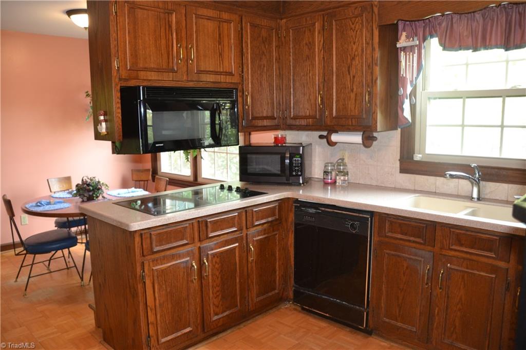1311 Heathcliff Road High Point, NC 27262 - Photo 9 of 25 Gallery Image 9