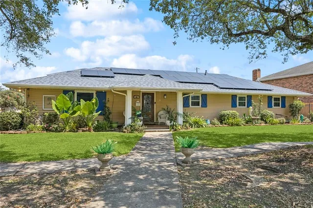 $359,900 | 45 East Carmack Drive, Chalmette, LA 70043