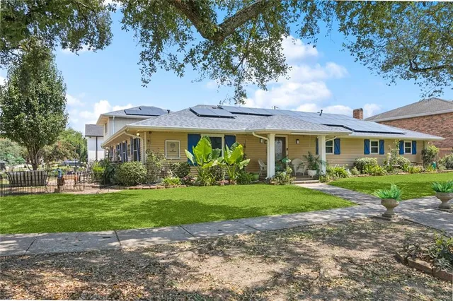 $359,900 | 45 East Carmack Drive, Chalmette, LA 70043