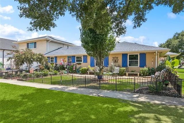 $359,900 | 45 East Carmack Drive, Chalmette, LA 70043