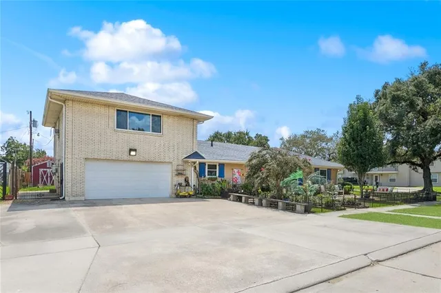 $359,900 | 45 East Carmack Drive, Chalmette, LA 70043