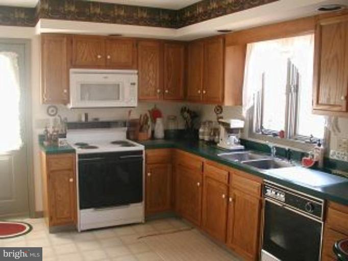 2 Deer Run Road Berkeley Springs, WV 25411 - Photo 4 of 10 Kitchen