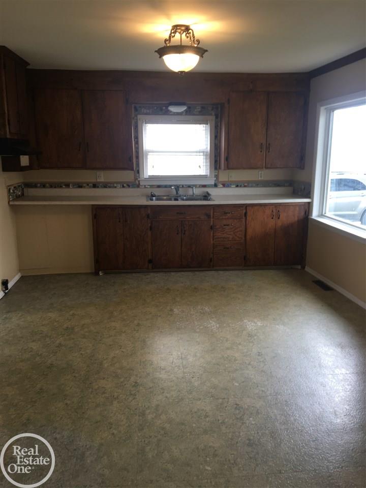 8346 Vincent Road Jeddo, MI 48032 - Photo 6 of 45 31379116-5.JPG