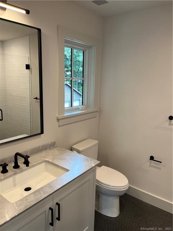 282 Tokeneke Road Darien, CT 06820 - Photo 5 of 6 a bathroom with a sink and a toilet