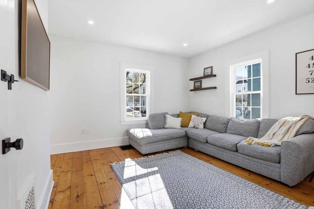 6 Atkinson Street Newburyport, MA 01950 - Photo 11 of 34