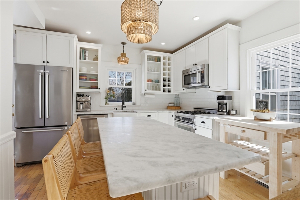 6 Atkinson Street Newburyport, MA 01950 - Photo 2 of 34