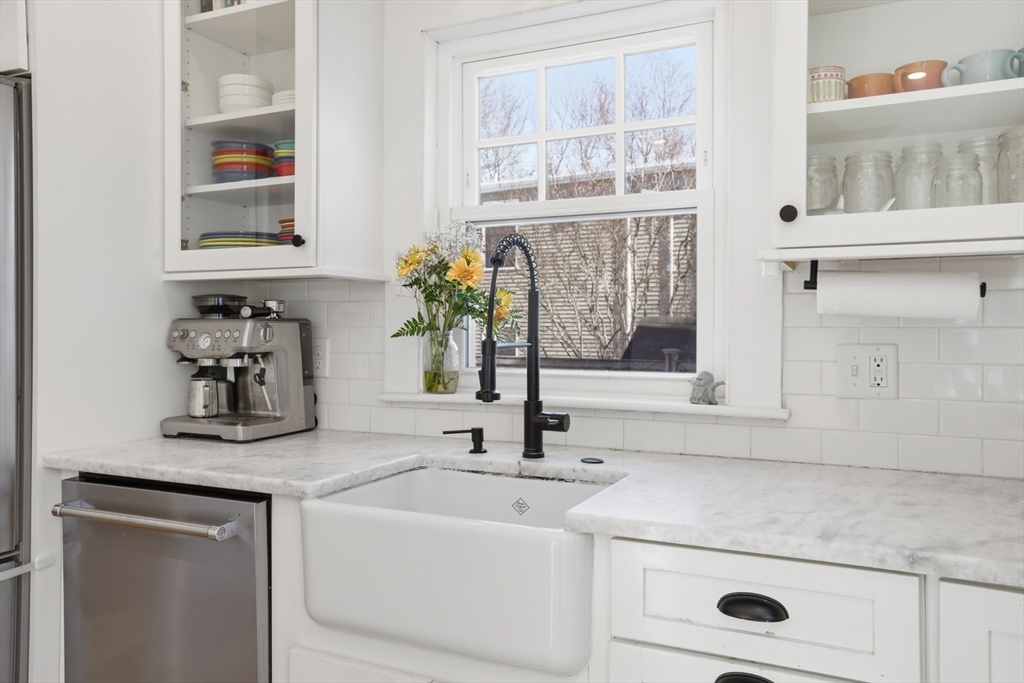 6 Atkinson Street Newburyport, MA 01950 - Photo 4 of 34