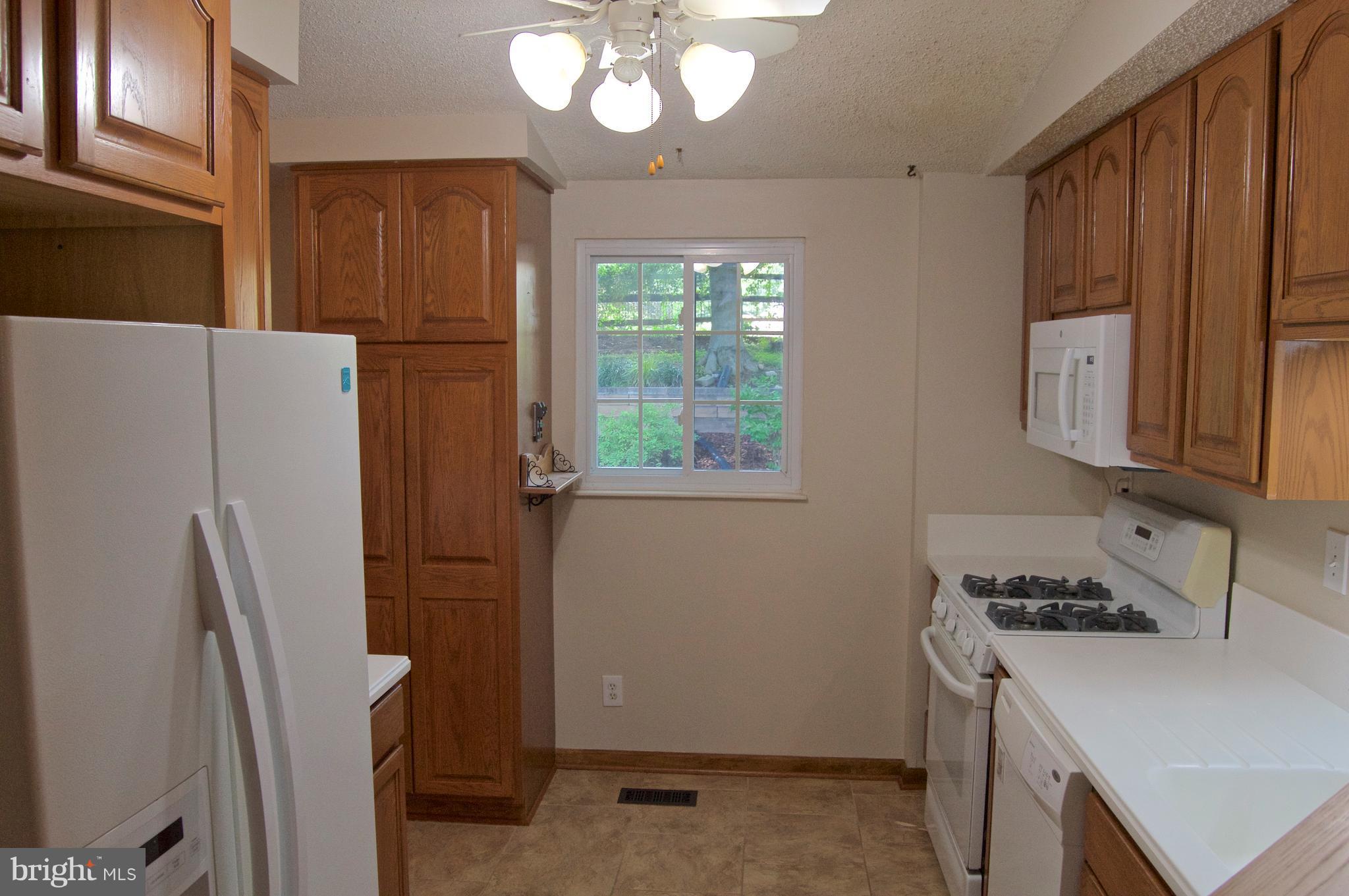 5918 Freds Oak Road Burke, VA 22015 - Photo 6 of 29 Corian Countertops & a gas range