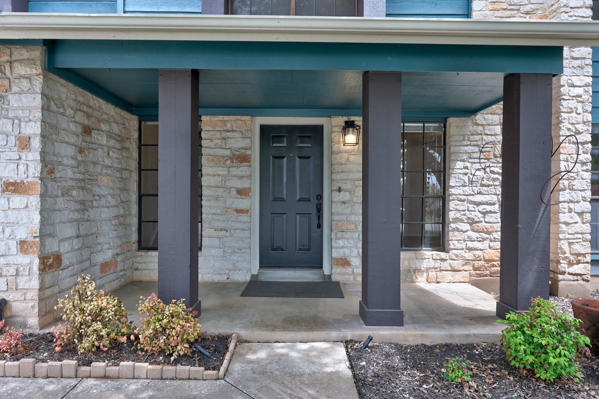 1000 West Noton Street Pflugerville, TX 78660 - Photo 3 of 35 a front view of a house with a garden