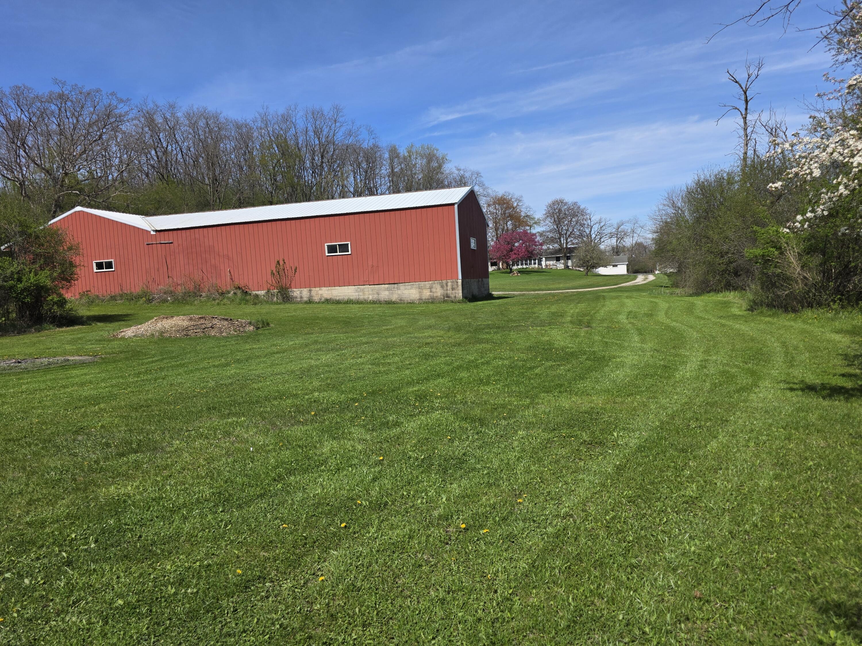 S53W24945 Glendale Road Waukesha, WI 53189 - Photo 10 of 48 10