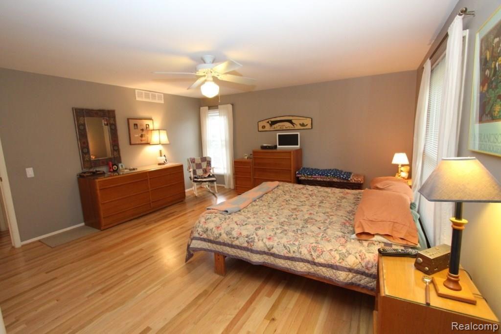 1080 Great Oaks Boulevard Rochester, MI 48307 - Photo 18 of 22 IMG_7164.jpg