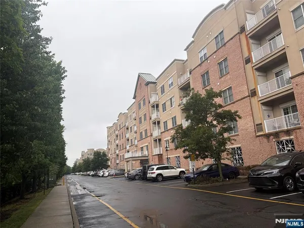 $429,000 | 1110 Windsor Park Court, Englewood, NJ 07631