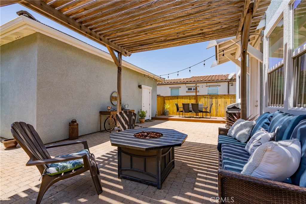 419 Junipero Way San Luis Obispo, CA 93401 - Photo 21 of 29 a living room with furniture