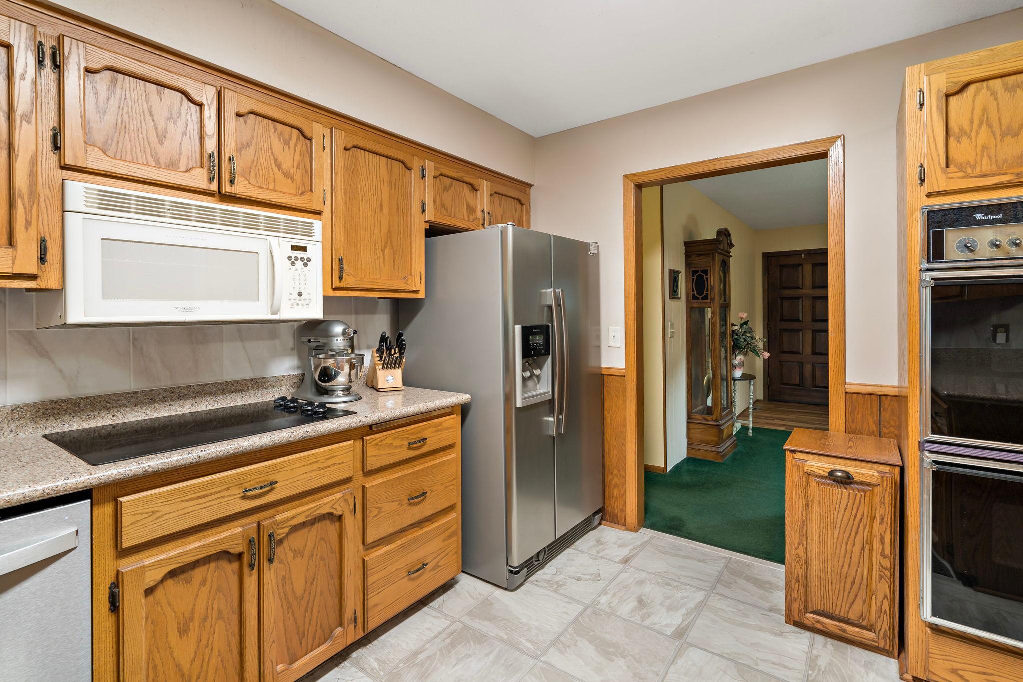 2217 Ripley Avenue Maplewood, MN 55109 - Photo 15 of 48