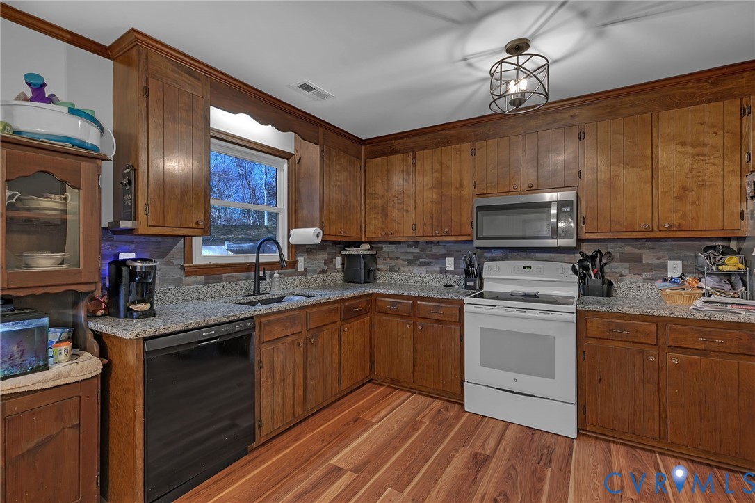 9925 Friendship Road Gloucester, VA 23061 - Photo 6 of 33