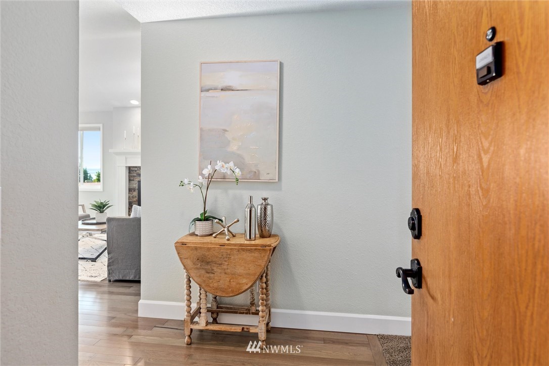 633 Main Street, Unit 202 Edmonds, WA 98020 - Photo 3 of 33