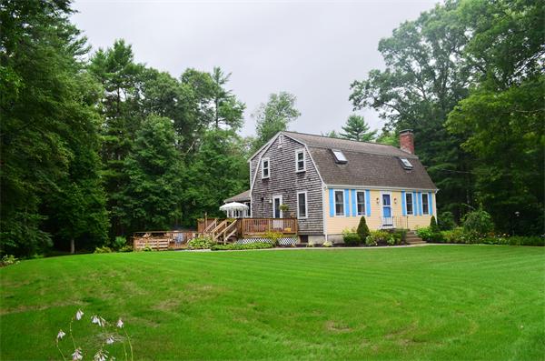 409 Center Street Hanover, MA 02339 - Photo 1 of 30 Gallery Image 1