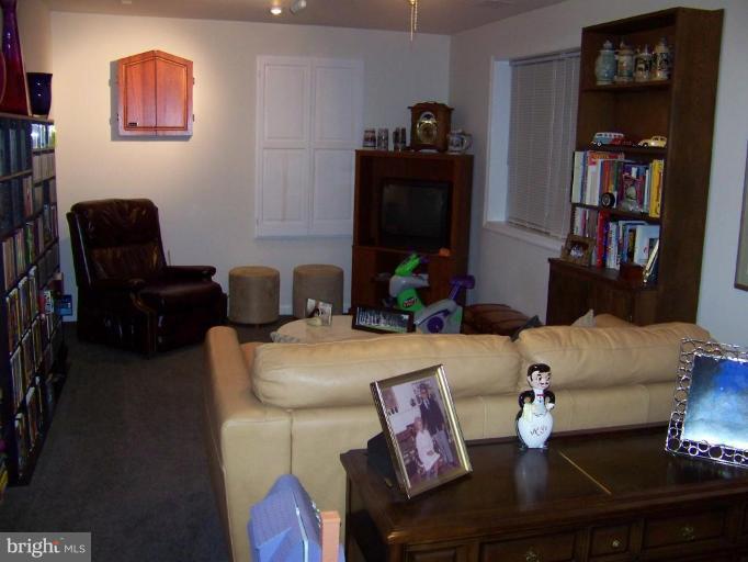 Large 4th bedroom/rec.room/office