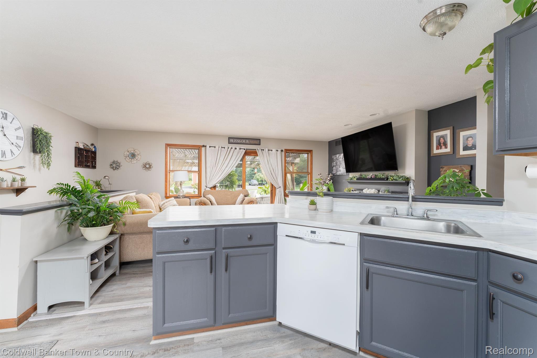 5778 Lange Road Howell, MI 48843 - Photo 4 of 29 Gallery Image 4