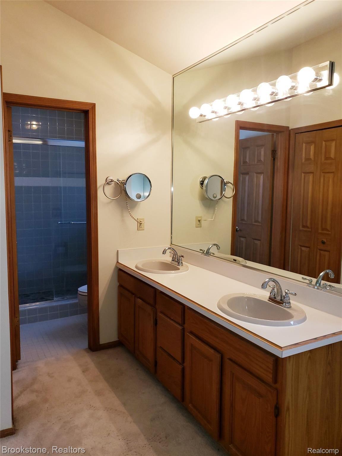 1485 Kings Pointe Road Grand Blanc, MI 48439 - Photo 33 of 38 20210110_200937.jpg