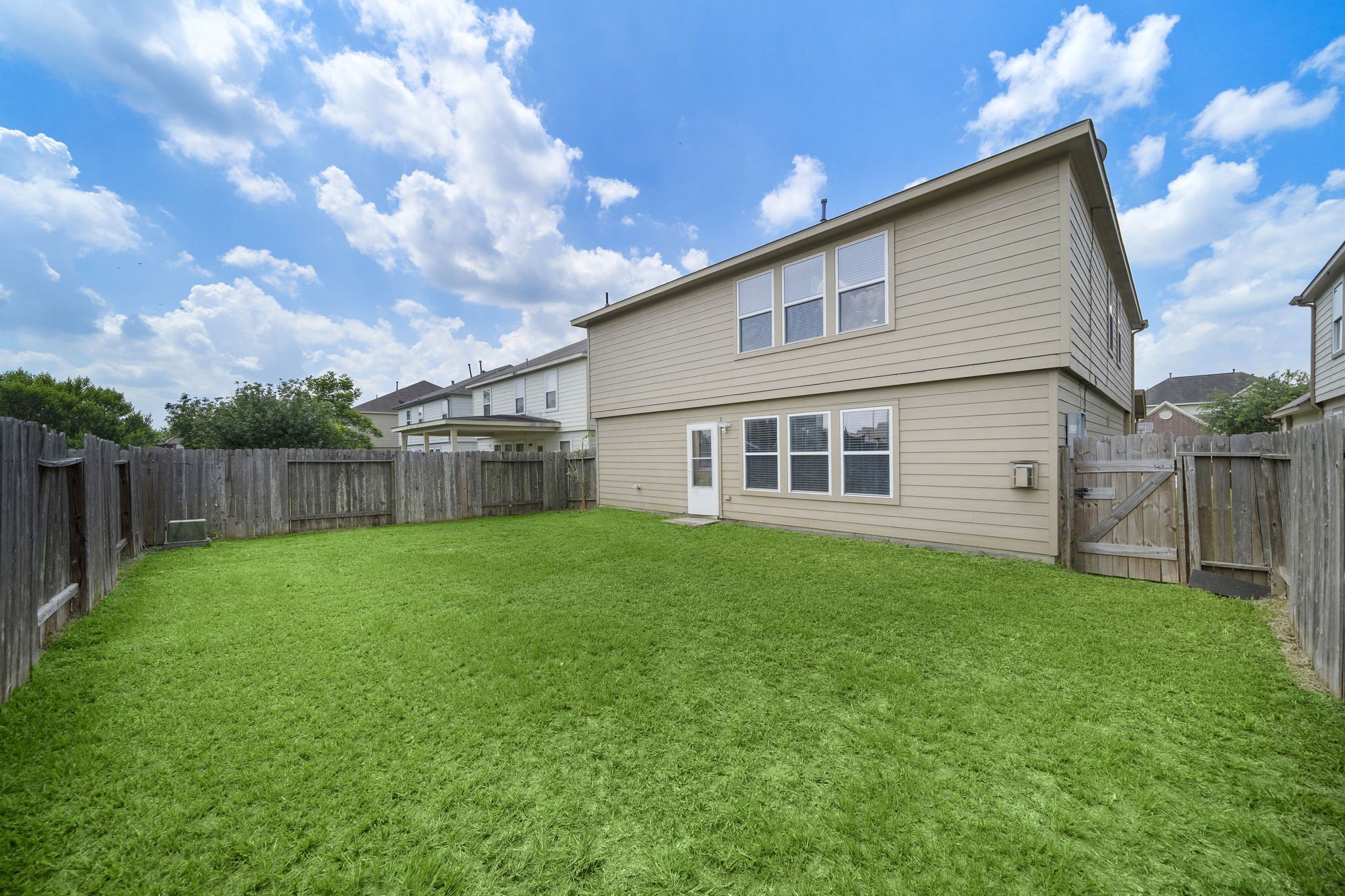 14422 Leafy Tree Drive Houston, TX 77090 - Photo 38 of 40 a view of a backyard with plants and a backyard