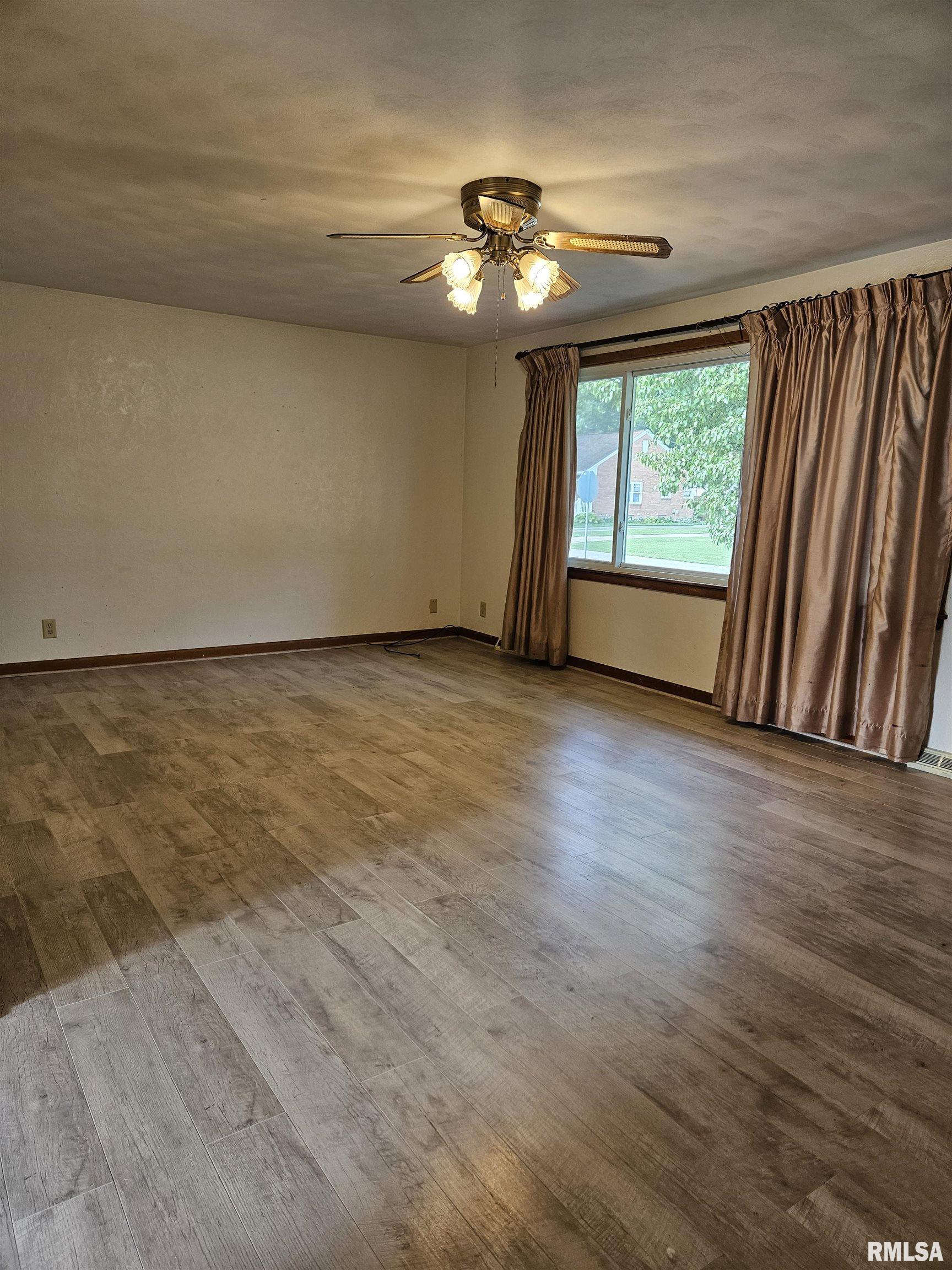 512 North Runkle Street Hanna City, IL 61536 - Photo 3 of 20 Gallery Image 3