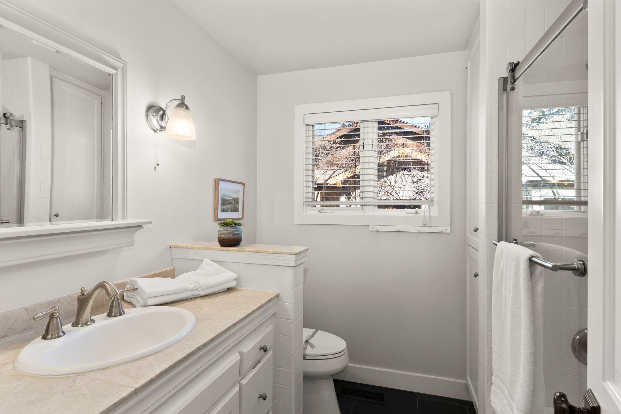 304 North 4th Avenue Hailey, ID 83333 - Photo 15 of 24 Guest Bath