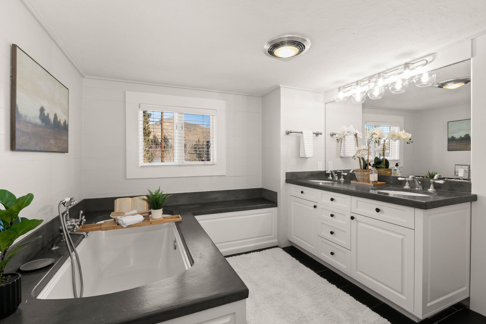 304 North 4th Avenue Hailey, ID 83333 - Photo 16 of 24 Primary Bath