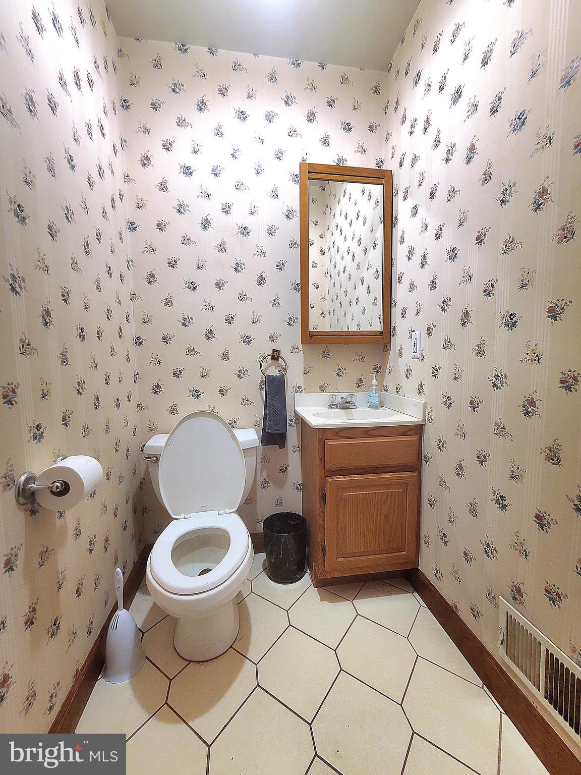 13212 Beaver Dam Road Cockeysville, MD 21030 - Photo 18 of 55 a bathroom with a toilet sink and mirror