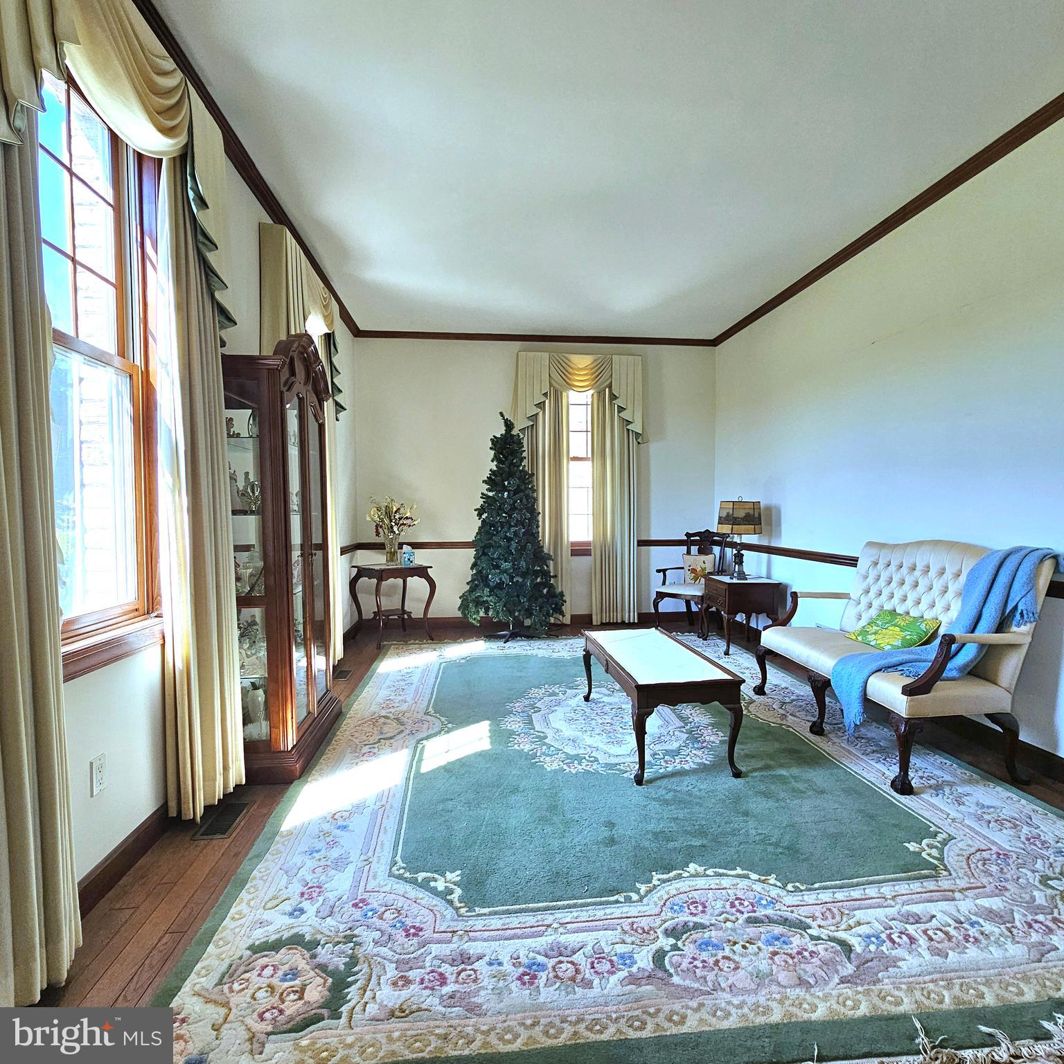 13212 Beaver Dam Road Cockeysville, MD 21030 - Photo 20 of 55 a living room with furniture and a rug