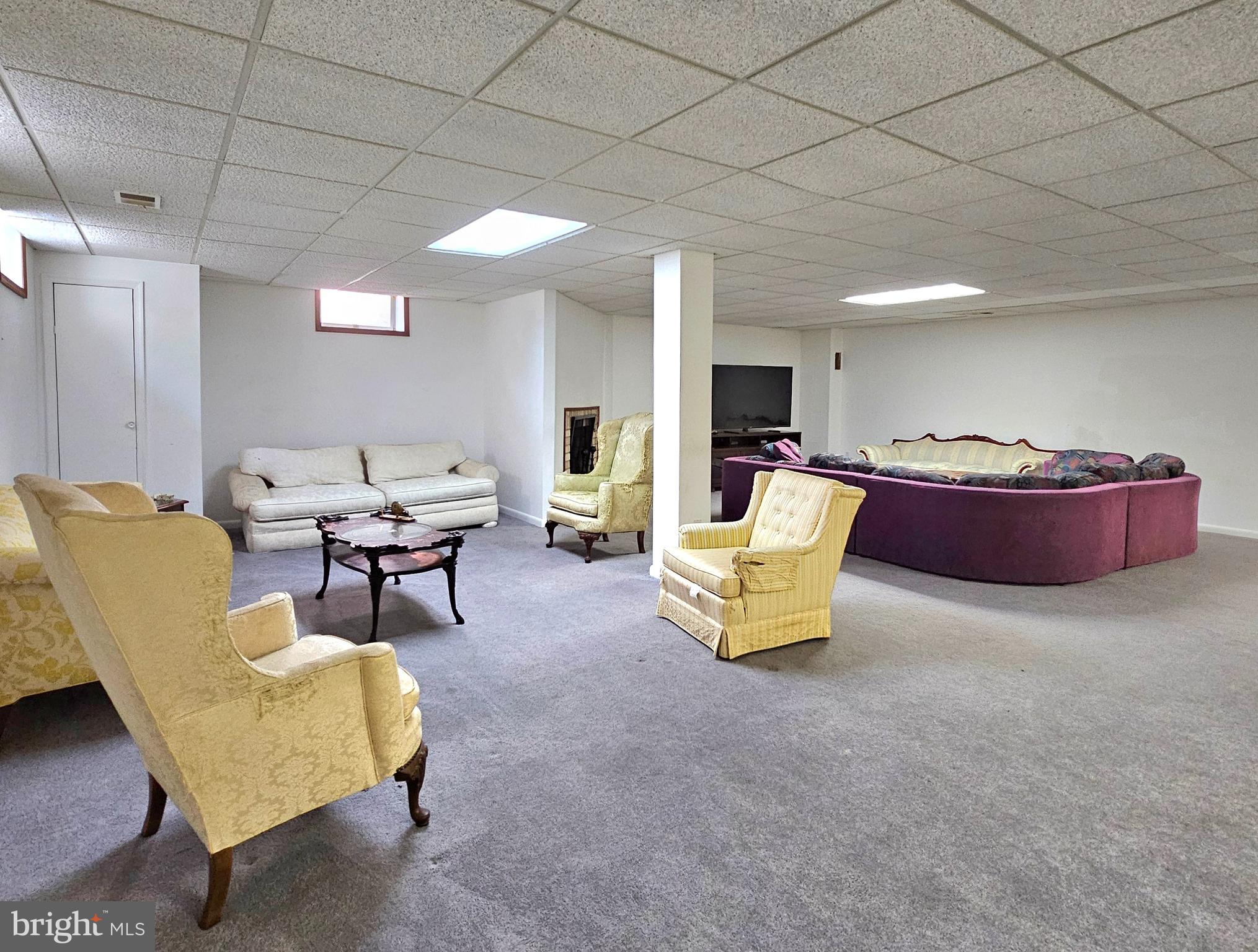 13212 Beaver Dam Road Cockeysville, MD 21030 - Photo 43 of 55 a living room with furniture and a couch