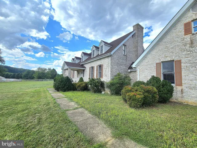 a view of entryway and hall