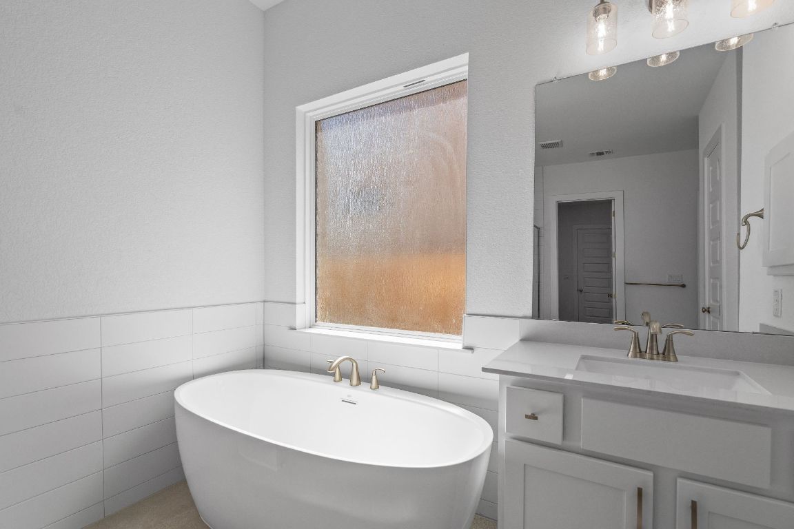 816 South Hemingway Loop Liberty Hill, TX 78642 - Photo 19 of 40 Soaking tub in Primary Bath
