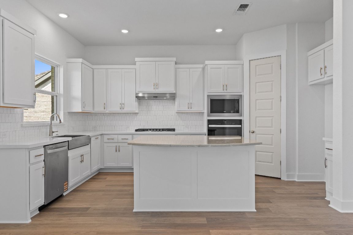 816 South Hemingway Loop Liberty Hill, TX 78642 - Photo 6 of 40 Beautiful Open Concept Kitchen