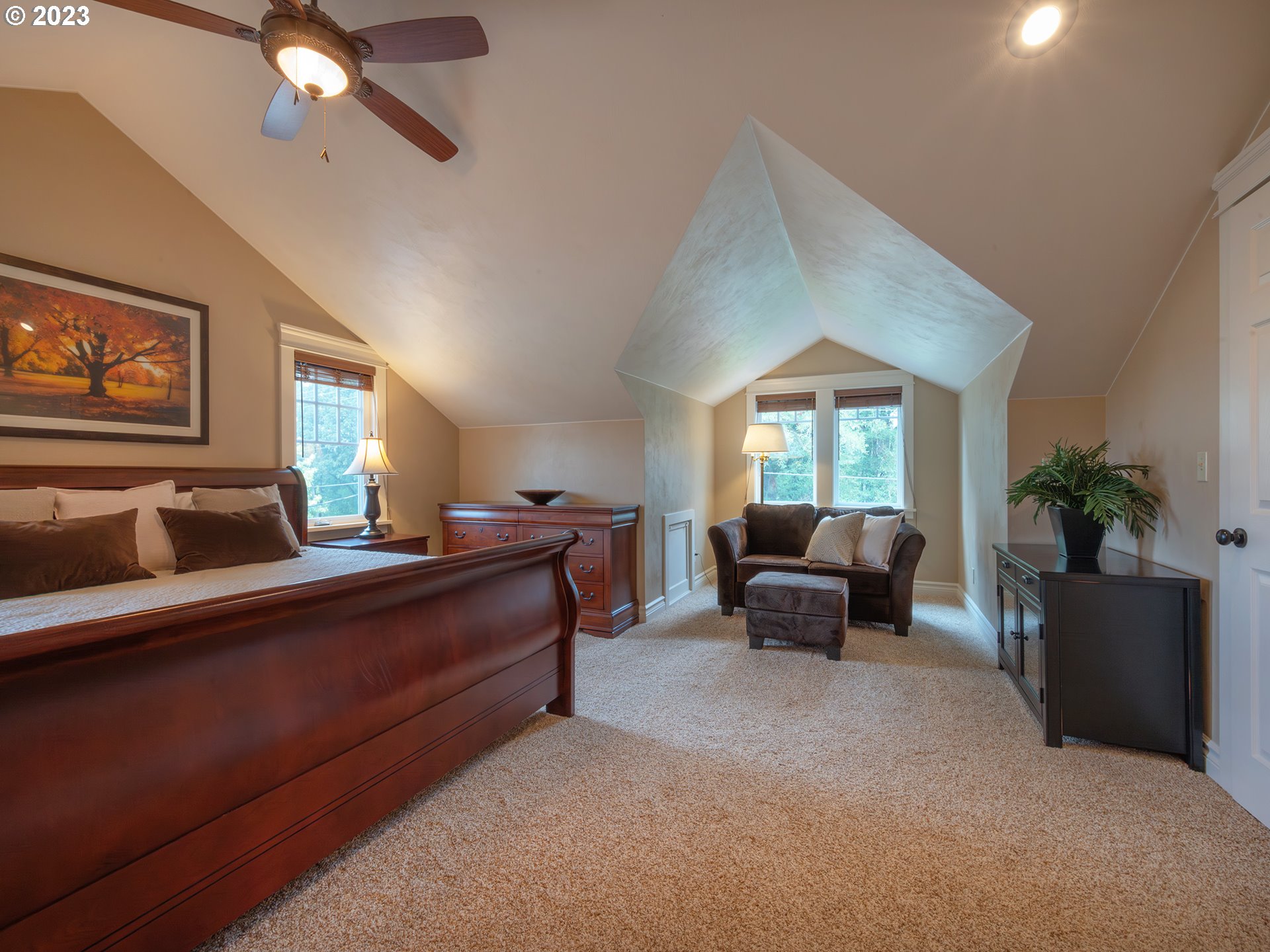 37692 Wheeler Road Dexter, OR 97431 - Photo 28 of 48 a living room with furniture and a window