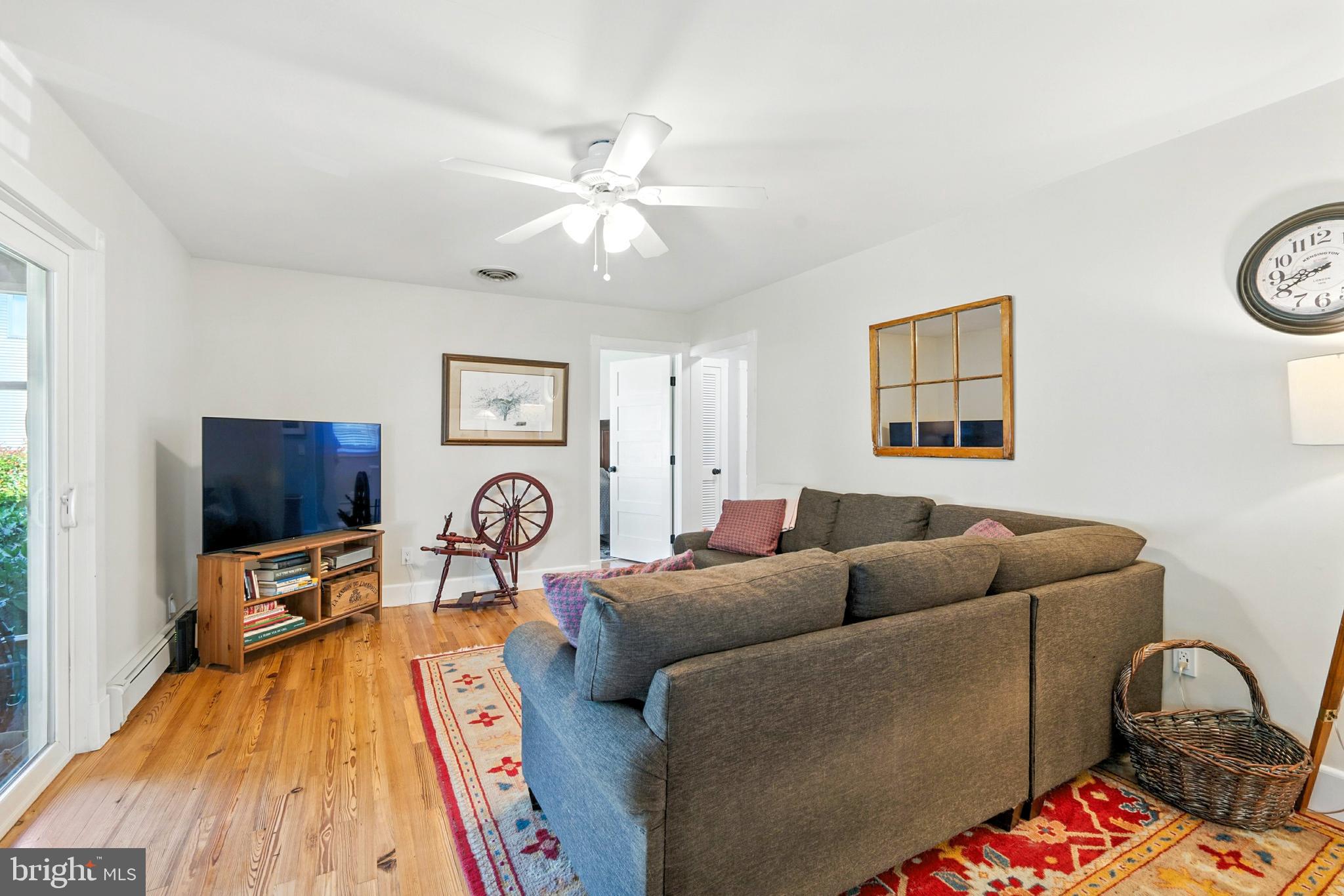 5807 Beach Road Rock Hall, MD 21661 - Photo 9 of 41 Living room