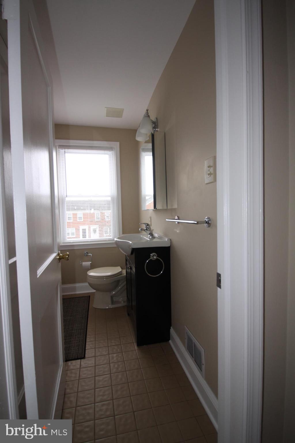 1530 Dellsway Road Towson, MD 21286 - Photo 14 of 25 Upper level full bath