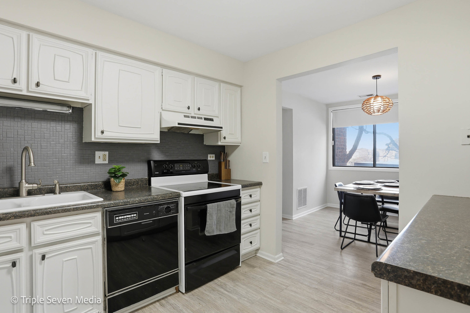 440 Raintree Court, Unit 1G Glen Ellyn, IL 60137 - Photo 15 of 27