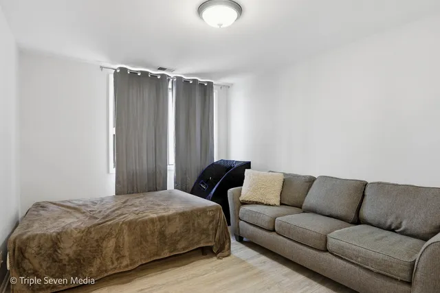 $254,900 | 440 Raintree Court, Unit 1G, Glen Ellyn, IL 60137