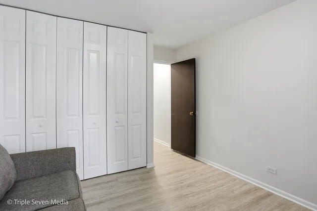 $254,900 | 440 Raintree Court, Unit 1G, Glen Ellyn, IL 60137