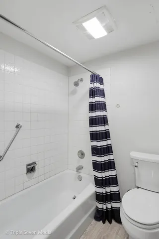 $254,900 | 440 Raintree Court, Unit 1G, Glen Ellyn, IL 60137