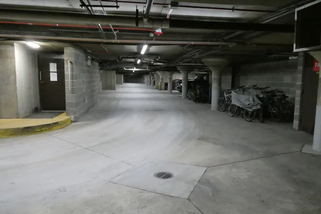 $254,900 | 440 Raintree Court, Unit 1G, Glen Ellyn, IL 60137