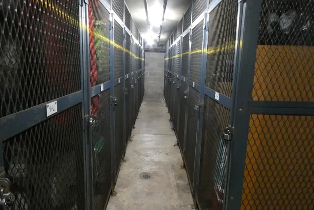 $254,900 | 440 Raintree Court, Unit 1G, Glen Ellyn, IL 60137