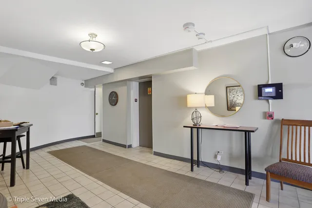 $254,900 | 440 Raintree Court, Unit 1G, Glen Ellyn, IL 60137