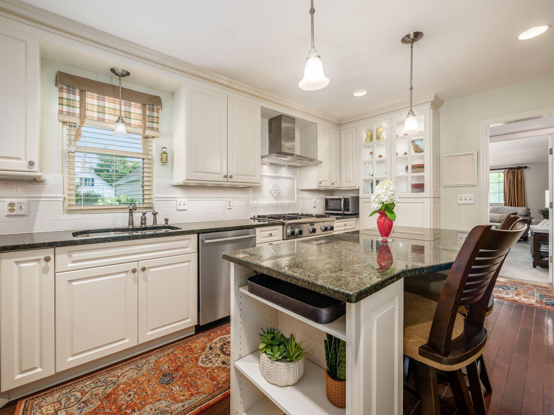 363 South Kellner Road Columbus, OH 43209 - Photo 21 of 72 Kitchen