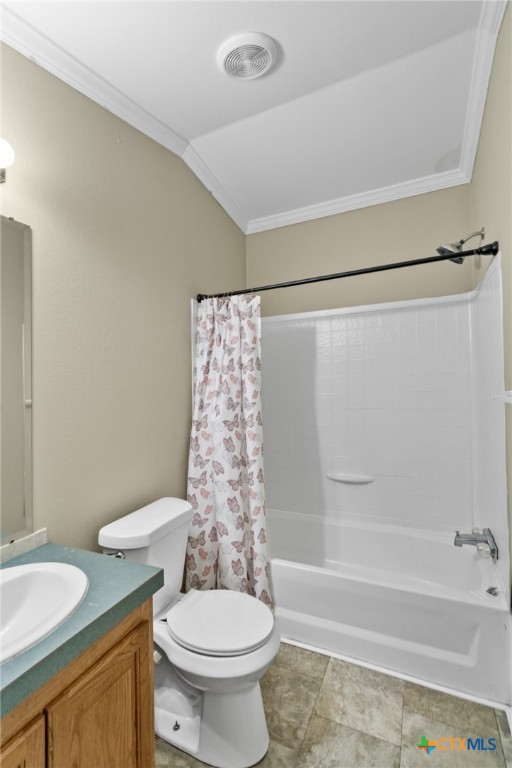 705 Peabody Street Edna, TX 77957 - Photo 18 of 24 a bathroom with a sink a toilet and bathtub