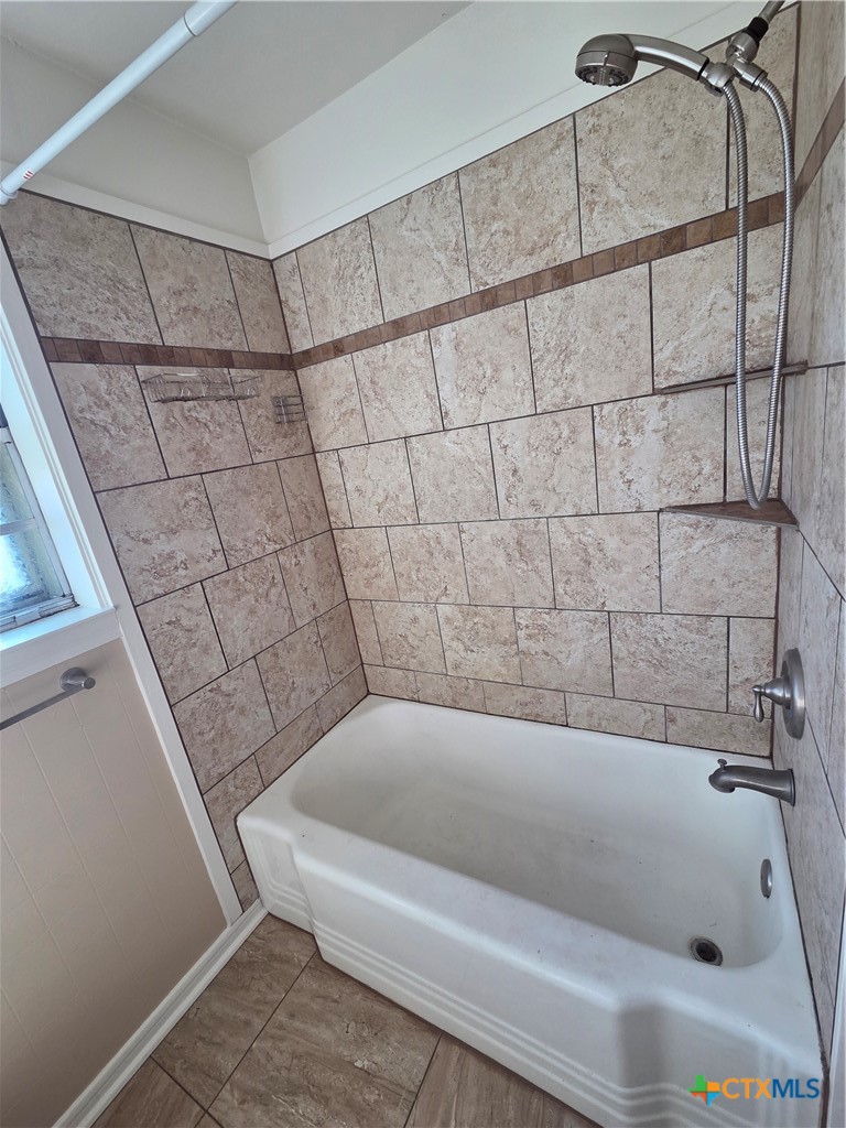 1506 South 9th Street Temple, TX 76504 - Photo 12 of 17 a bathroom with a bathtub