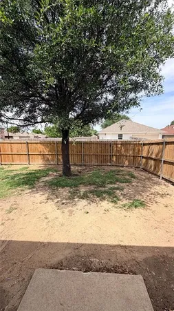 $2,400 | 701 East Kirnwood Drive, Dallas, TX 75241