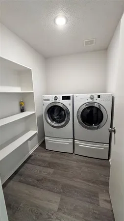 $2,400 | 701 East Kirnwood Drive, Dallas, TX 75241