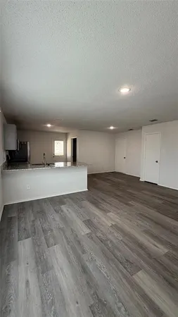 $2,400 | 701 East Kirnwood Drive, Dallas, TX 75241